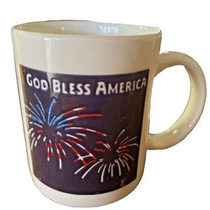 Mug Wonder"God Bless America"  Flag and Fireworks change image with heat.